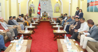 आसन्न चीन भ्रमणबारे सरोकारवालाहरुसँग छलफलमा प्रधानमन्त्री