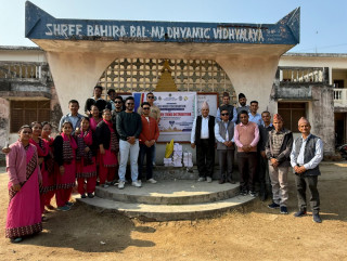 लियो सिद्धार्थनगर गौतमबुद्धद्वारा विद्यार्थीहरुलाई शैक्षिक सामग्री वितरण