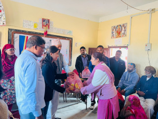 लियो सिद्धार्थनगर बोहिमियन्सद्वारा न्यानो कपडा र खाद्यान्न वितरण