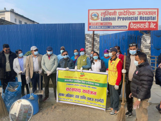 मानव अधिकार तथा शान्ति समाज रुपन्देहीद्वारा अस्पतालमा सरसफाई