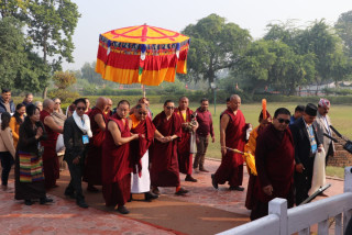 लुम्बिनीमा विश्व शान्तिको कामना गर्दै दीप प्रज्जवलन तथा पुजा