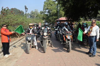 मायादेवी सुत्केरीमार्गको प्रचार गर्दै दुईपांग्रे क्वीन राइडर