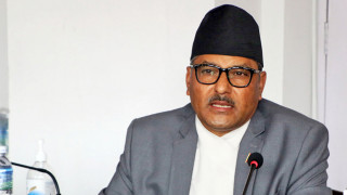 बैंकहरु कठिन परिस्थितिमा चलिरहेका छन्ः गभर्नर अधिकारी