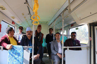 लुम्बिनीका दुईवटा विद्युतीय बसको परीक्षण सञ्चालन सुरु