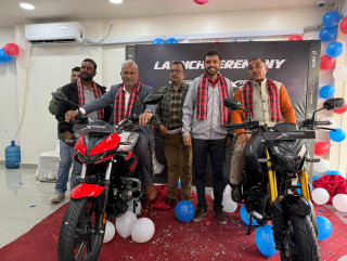 एक्स्ट्रिम १६० आर फोरभी र एक्स्ट्रिम १२५ आर सार्वजनिक