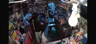 कोटिहवाको मोबाइल पसलमा चोरी