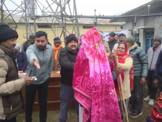 रोहिणी–३ मा तीनसय जनालाई कम्बल वितरण