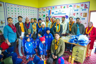 लियो सिद्धार्थनगर गौतमबुद्धद्वारा विद्यार्थीहरुलाई ट्रयाक सुट वितरण