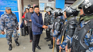 रवि लामिछाने अदालतमा उपस्थित हुँदै