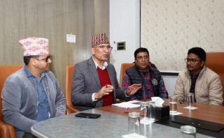 जोसँग तागत छैन, उनीहरुले सरकार फेर्ने कुरा गरिरहेका छन् : अर्थमन्त्री पौडेल