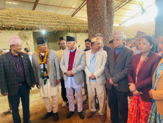 पूर्वप्रधानमन्त्री देउवालाई दाङमा वर्तमान र पूर्वमुख्यमन्त्रीद्वारा स्वागत