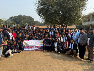 रोहिणीको पशुपति माविका विद्यार्थीलाई पहिलो पाइलाले दियो न्यानो कपडा