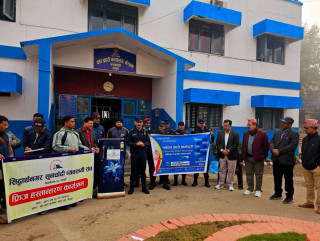 सिद्धार्थनगर सुनचाँदी व्यवसायी संघद्वारा प्रहरी कार्यालयलाई फ्रिज हस्तान्तरण