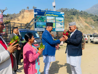 लुम्बिनीका मुख्यमन्त्री आचार्यद्वारा गण्डकीका मुख्यमन्त्री पाण्डेलाई पाल्पामा स्वागत