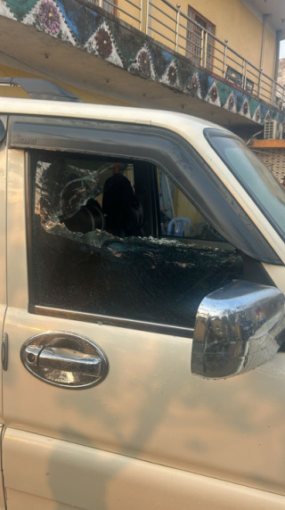 रोहिणी गाउँपालिका अध्यक्ष चढ्ने गाडीमा तोडफोड