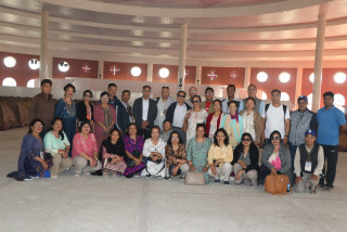 युवा बौद्ध समूहको टोलीद्वारा लुम्बिनी भ्रमण