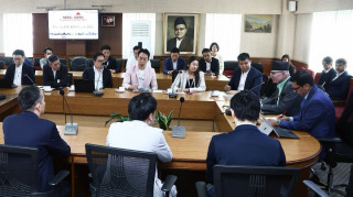 अर्थमन्त्री पौडेल र जापानका व्यवसायिक कम्पनीका प्रतिनिधिहरुबीच भेटघाट