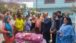 एमाले वरिष्ठ उपाध्यक्ष पोखरेलद्वारा प्रकृति लम्सालको परिवारसँग भेटघाट