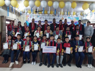 न्यू इन्भाइरोमेन्टका रौनकले जिते एभरेष्ट जिल्लास्तरीय चित्रकलाको उपाधि