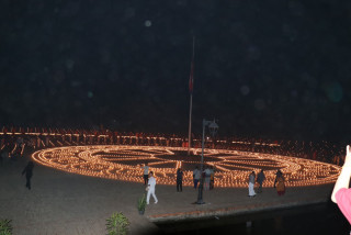 विश्व शान्तिका लागि लुम्बिनीमा ७ हजार दीप प्रज्वलन