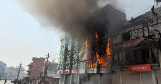 तीनकुनेमा आगलागी भएकाे घरमा जलेर एभिन्युज टिभीका पत्रकार रजककाे मृत्यु