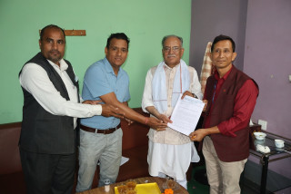 गौतमबुद्ध अन्तर्राष्ट्रिय विमानस्थल नियमित सञ्चालनको माग गर्दै प्रचण्डलाई ज्ञापनपत्र