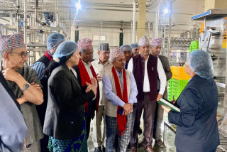 लुम्बिनीका कृषिमन्त्री पन्थीद्वारा लुस्कुनको निरीक्षण