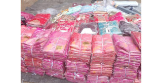 सशस्त्र प्रहरीद्वारा रुपन्देहीमा १६ लाख बराबरको अवैध लत्ताकपडा बरामद