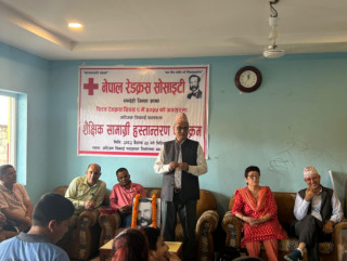 रेडक्रस सोसाइटी रुपन्देहीद्वारा शैक्षिक सामग्री हस्तान्तरण