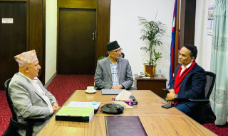 अर्थमन्त्री पौडेलद्वारा राष्ट्रिय योजना आयोगका उपाध्यक्ष र गभर्नरसँग परामर्श