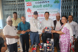 काँग्रेस रुपन्देही–३ द्वारा वृद्धाश्रममा खाना खुवाउने तथा पंखा हस्तान्तरण कार्यक्रम