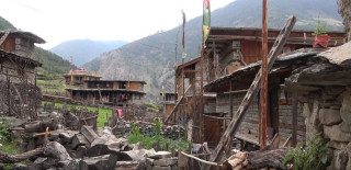 ‘सबै किरा कोर्न गएपछि विद्यालय बन्द - सुनसान गाउँ'