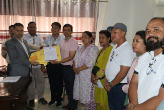 सुनमा लगाइएको विलासिता कर खारेज गर्न माग राख्दै रुपन्देहीका व्यवसायी आन्दोलित