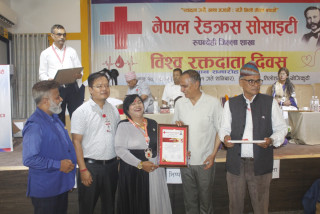 विश्व रक्तदाता दिवस : रुपन्देहीमा ६४ जना रक्तदाता सम्मानित
