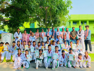 न्यू पक्लिहवा तेक्वान्दो दोजाङ्गद्वारा प्रमाणपत्र तथा बेल्ट वितरण
