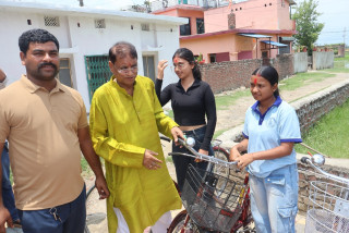 सिद्धार्थनगर–४ मा एसईई उत्तीर्ण विद्यार्थीहरुलाई साईकल वितरण