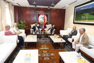 एमाले र नेपाली काँग्रेसका शीर्ष नेताहरुबीच छलफल