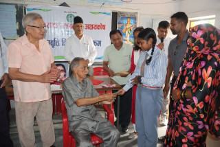 भास्करानन्द मायाशर्मा अक्षयकोषद्वारा २९ विद्यार्थीहरुलाई छात्रवृत्ति वितरण