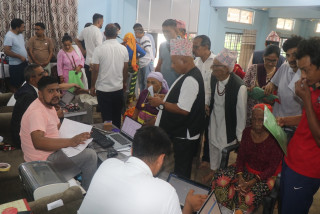 ज्येष्ठ नागरिकलाई सेवा दिन तिलोत्तमामा छत्रकोट गाउँपालिकाको एकीकृत शिविर