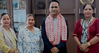 ग्रामीण लघुवित्त संस्थाका शेयरधनी महिलाले गुहारे गभर्नर