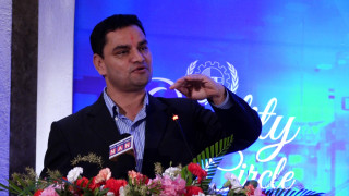 स्वास्थ्यमन्त्री भन्छन् : ‘१३ महिना भयो स्वास्थ्य जनशक्ति बढाउन  सकेको छैन’
