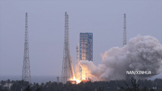 चीनद्वारा लङ मार्च १२ वाहक रकेट प्रक्षेपण