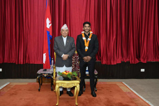 राष्ट्रपतिद्वारा बान्टमवेट च्याम्पियन विजेता रवीन्द्र ढाँटलाई सम्मान