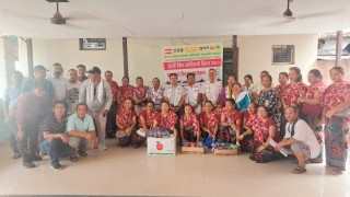 नेपाल लोकतन्त्रवादी आदिवासी जनजाति महासंघ सिद्धार्थनगरद्वारा फलफूल वितरण