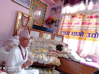 बैदिक जनै र शास्त्रीय धागोमा आत्मनिर्भर बन्दै नेपाल, वर्षेनी लाखौं कमाउँछन बुद्धिप्रसाद