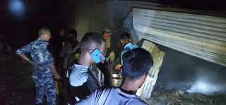 कोटहीमाईको एक नास्ता पसलमा आगलागी, प्रहरी र स्थानीयले निभाए आगो