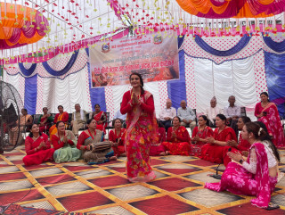 ओमसतियामा दिदीबहिनी भेटघाट तथा शुभकामना आदानप्रदान