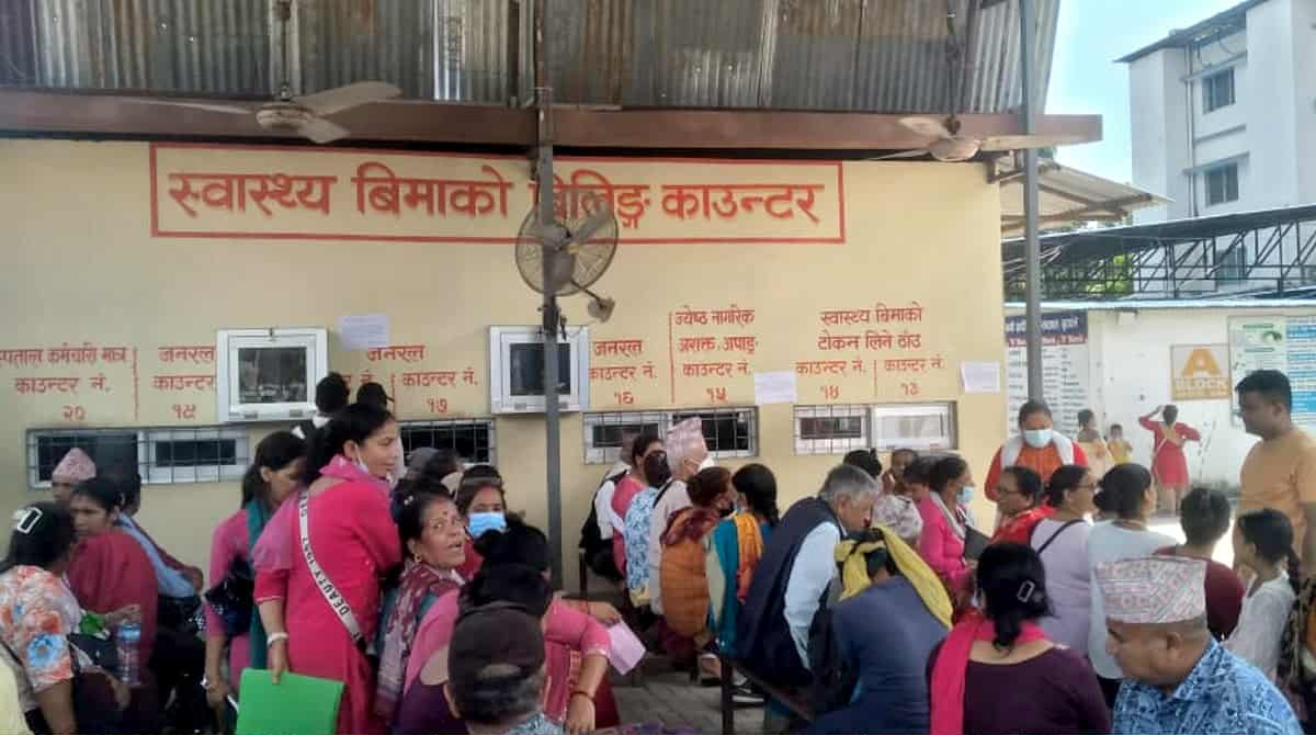 स्वास्थ्य बीमा बोर्डको सर्भर डाउन : लुम्बिनी प्रादेशिक अस्पतालका हजारौं सेवाग्राही मर्कामा