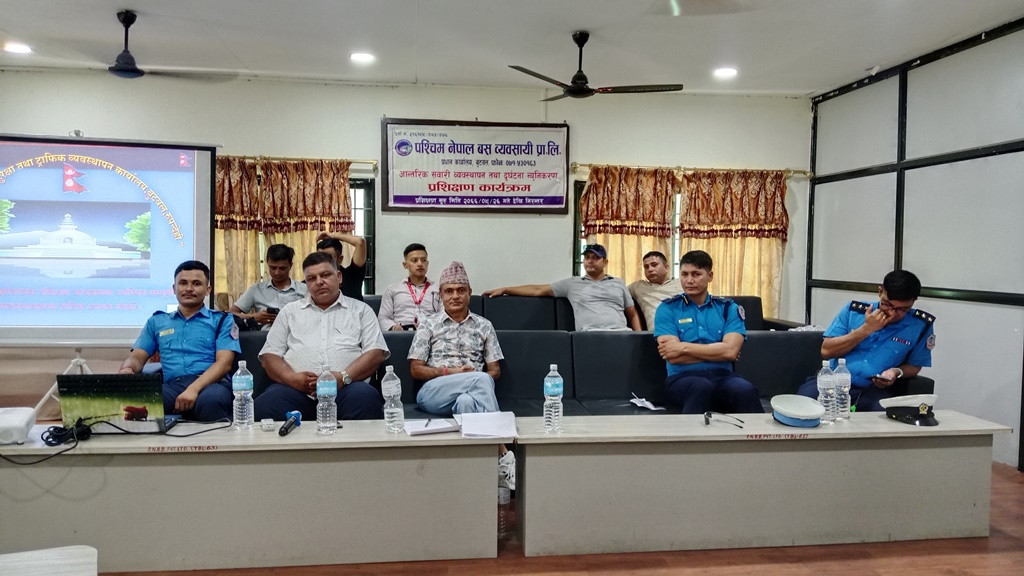 चाडपर्व लक्षित दुर्घटना न्यूनीकरण अभियानमा प्रहरी र यातायात क्षेत्रको सहकार्य