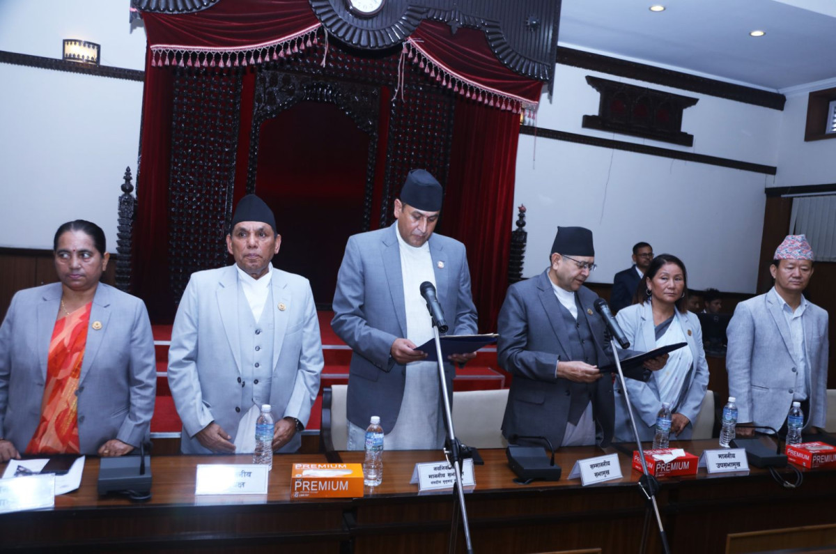 सभापति खतिवडाद्वारा पद तथा गोपनियताको शपथ ग्रहण